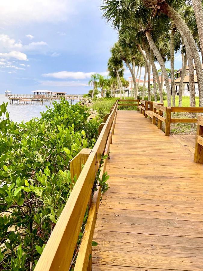 A Cozy Space Coast Retreat Тайтъсвил Екстериор снимка