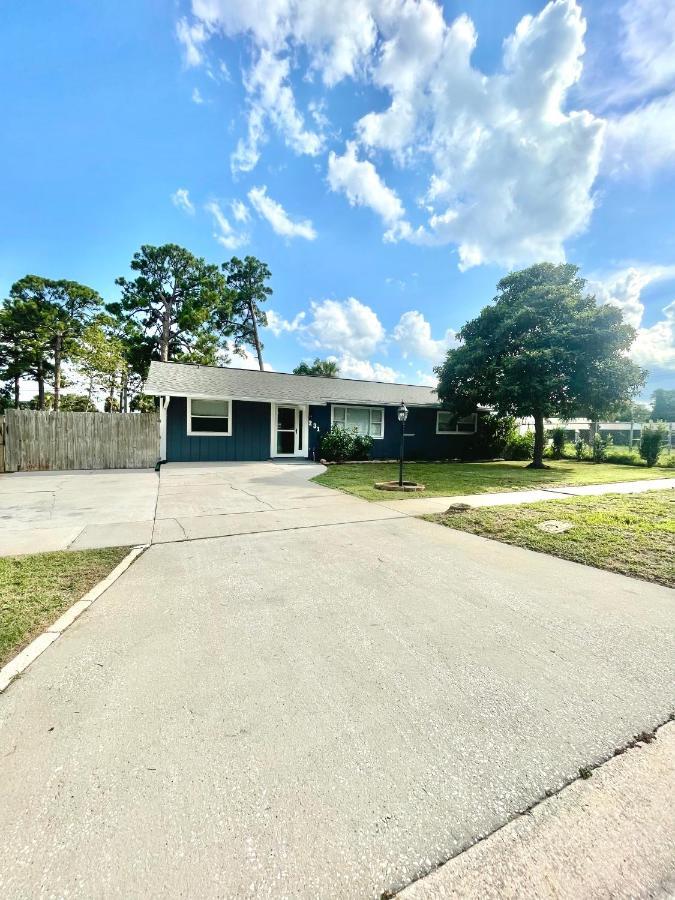 A Cozy Space Coast Retreat Тайтъсвил Екстериор снимка